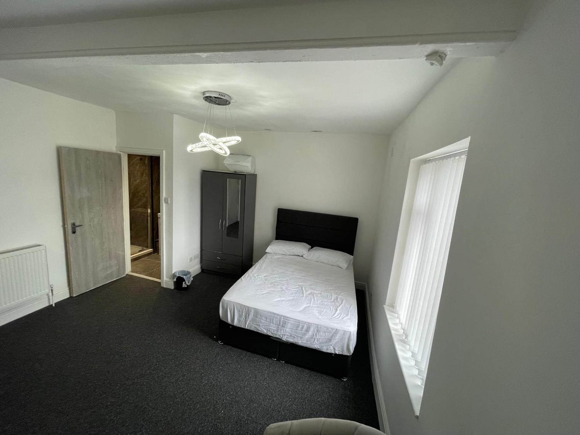 Pc Homes Room C Hyde Exterior foto